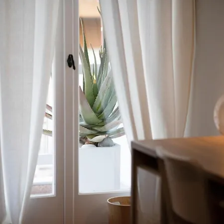 Spacious 82 M2 Two Bedroom Classy Near Center Διαμέρισμα
