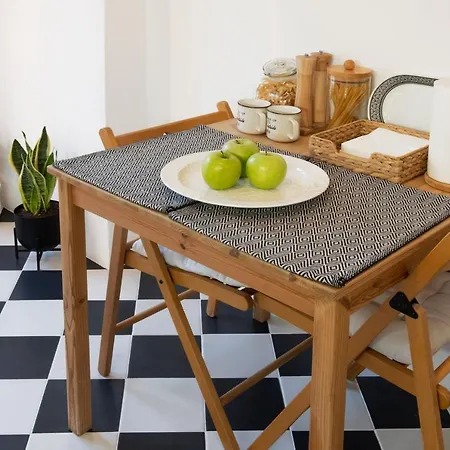 Spacious 82 M2 Two Bedroom Classy Near Center Διαμέρισμα *
