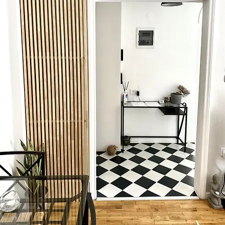 Διαμέρισμα Spacious 82 M2 Two Bedroom Classy Near Center